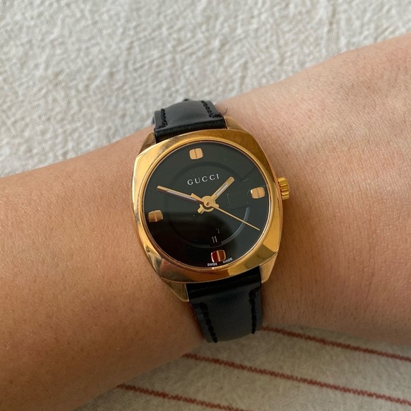 Authentic Gucci GG2570 Women’s Watch - 29 mm Gold and Black - Picture 1 of 10